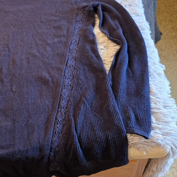 Lucky Brand Navy Long Sleeve Top with Lace detail Size Large - Picture 16 of 16